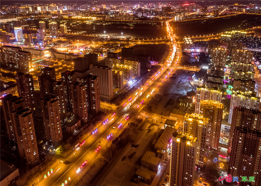 灯火璀璨的通辽新区(摄影:侯大明)
